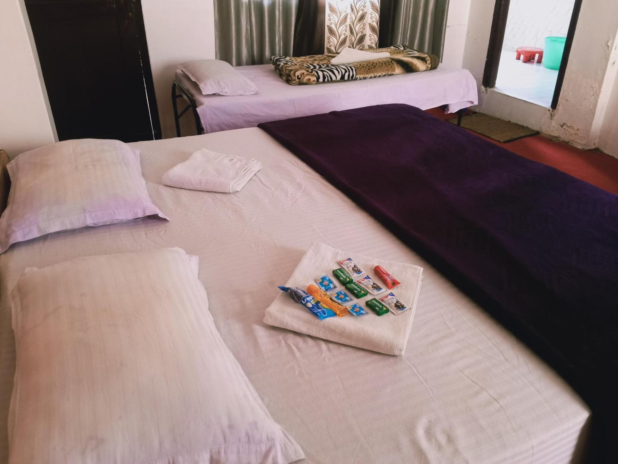 Debbhumi Regency Hotel Sāngla Værelse billede